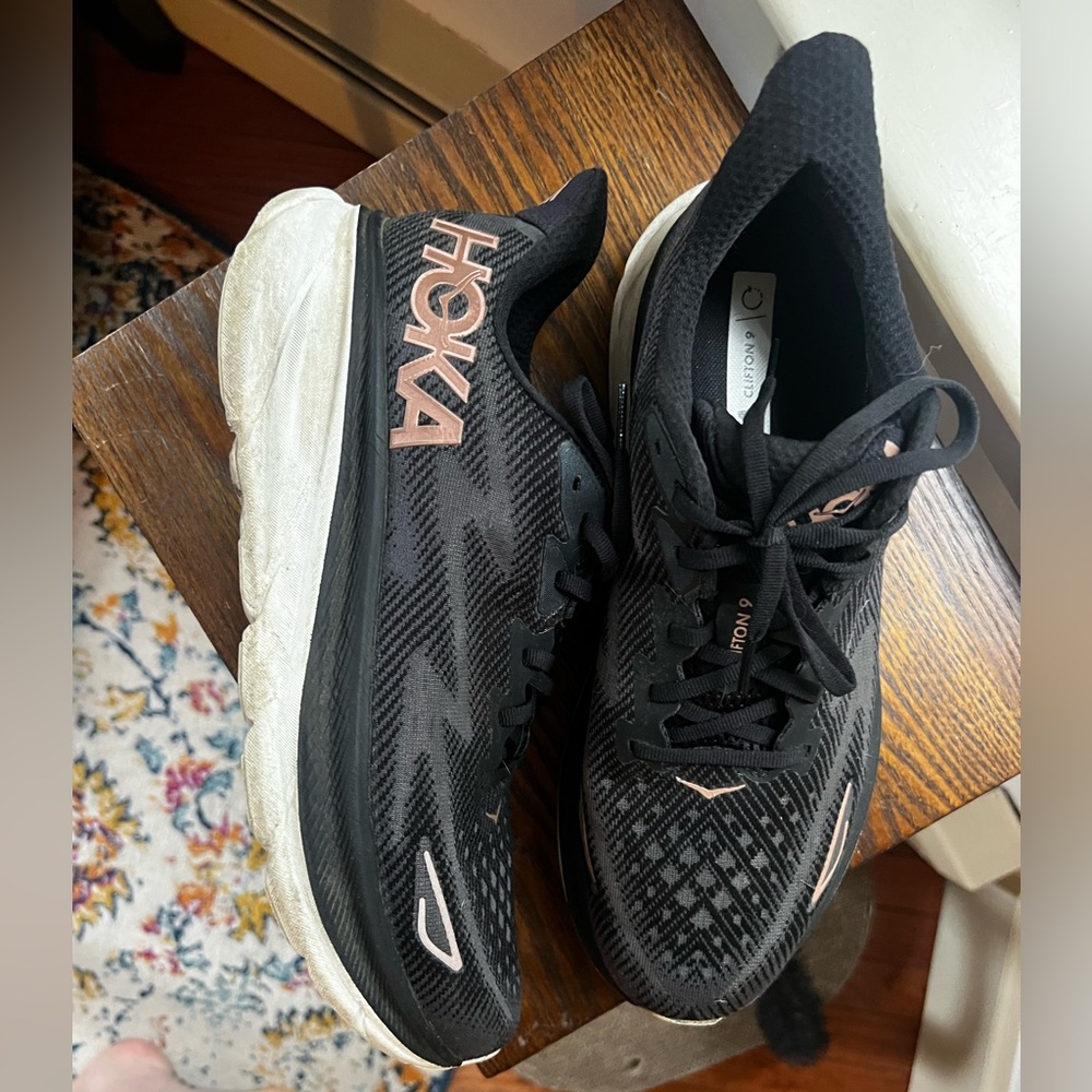 HOKA Women's Black Clifton 9